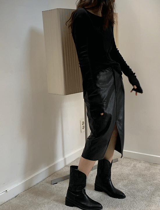 Slit leather skirt